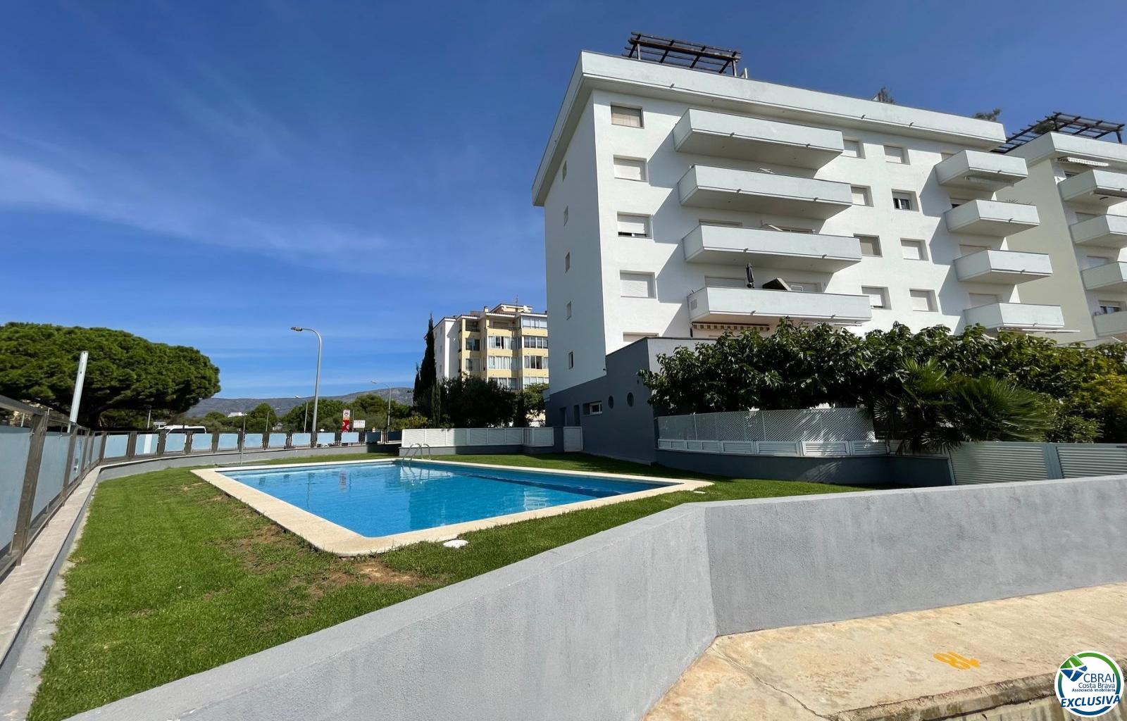 3 bedroom apartment with pool and private parking in Santa Margarita Roses - Santa Margarida - Ref. CBR6612