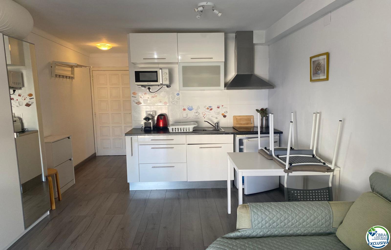 Studio rénové à 100 m de la plage à Empuriabrava – Prêt à emménager