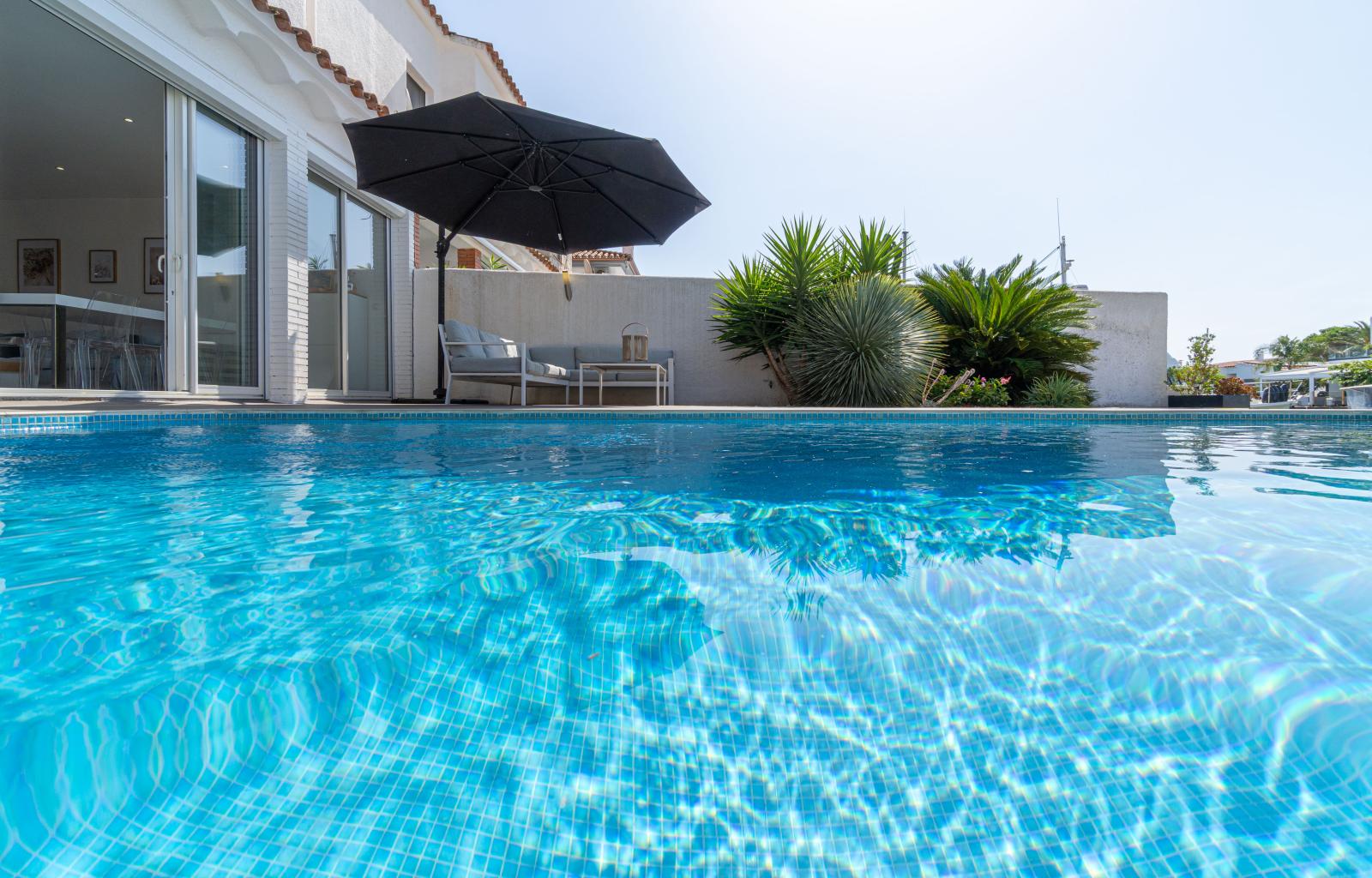 Elegant Waterfront villa with pool, private mooring and direct canal access in Santa Margarita - Santa Margarida - Ref. CBR6598 - photo 3