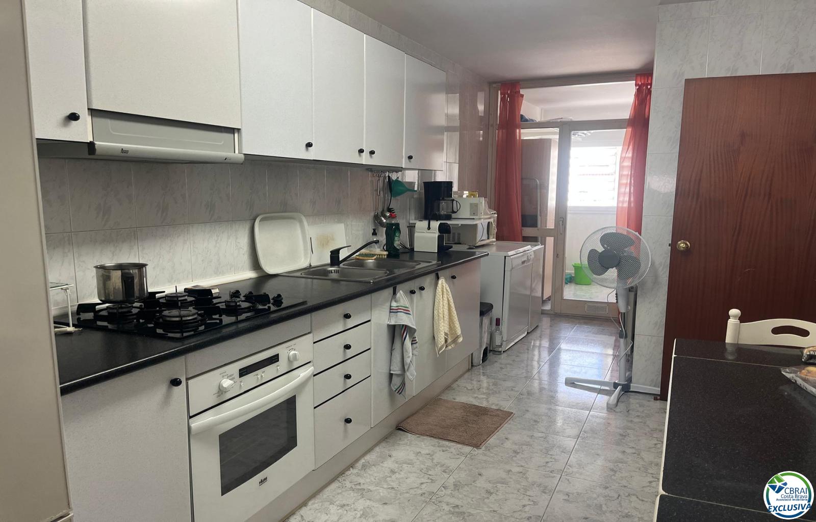 Large apartment in the center of Roses with elevator. - Centre - Ref. CBR6552 - photo 5