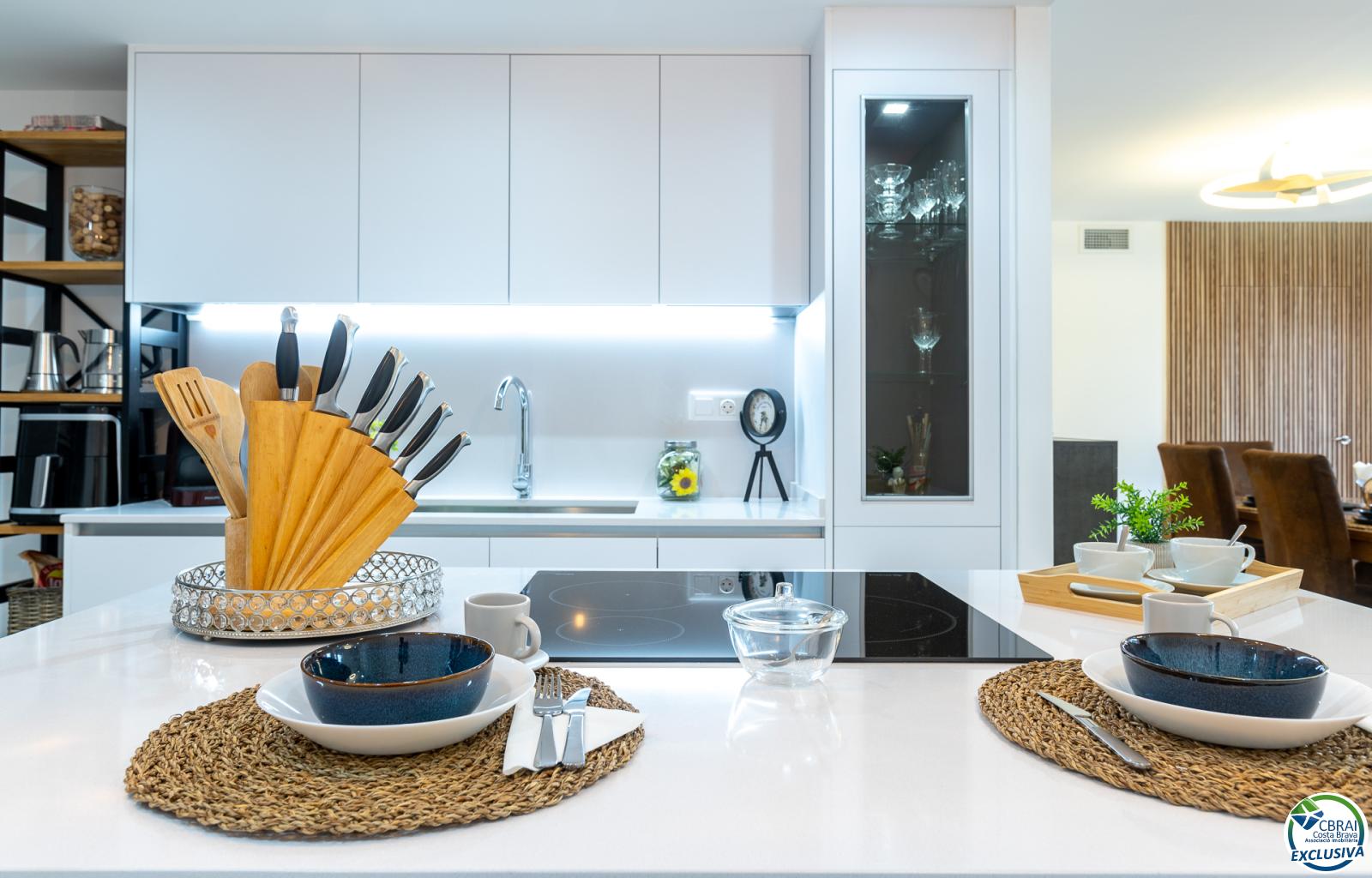 Renovated apartment with 3 bedrooms 100 m from the beach in Roses. - Centre - Ref. CBR6355 - photo 3