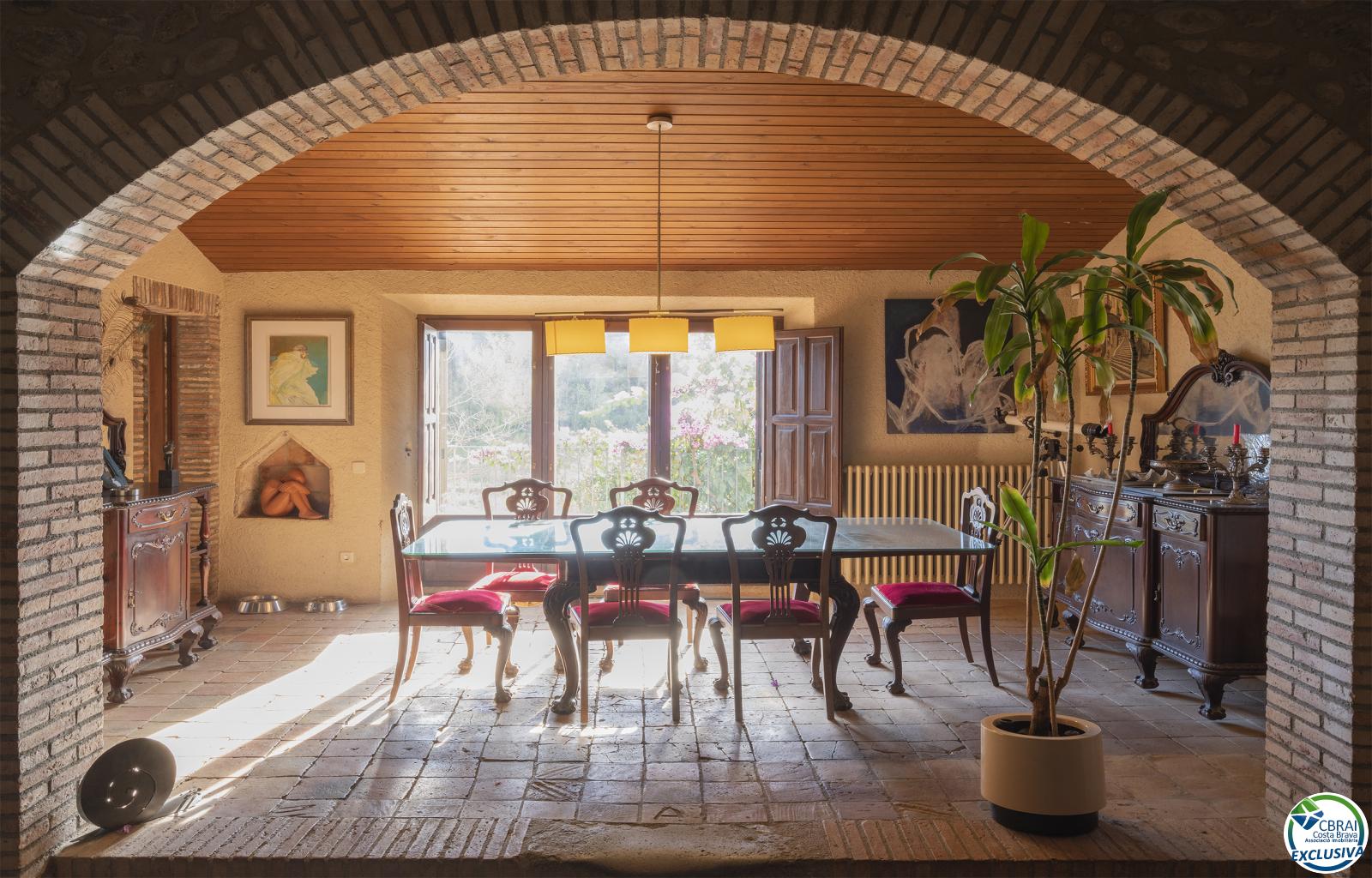 Exclusive Historic Estate in Alt Empordà with 7 Residences, Rural Tourism Licence and Established Profitability - Casc urbà - Ref. CBR6515 - photo 11