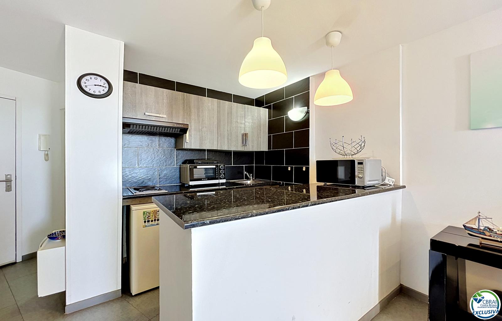 Renovated apartment with sea views on the beachfront in Empuriabrava. - Muga - Ref. CBR6640 - photo 19