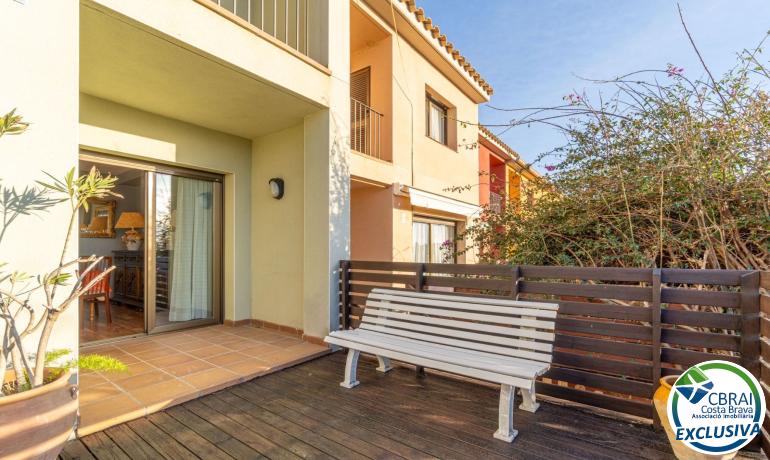 Banc en bois brut Palazzo, un banc intemporel, convivial et généreux