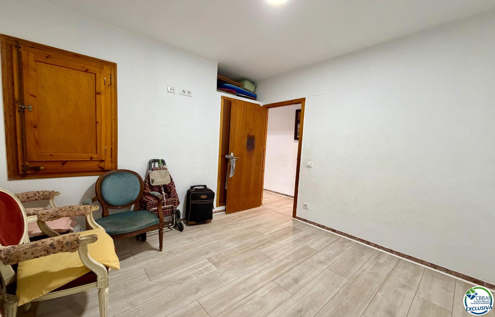For sale renovated 2-bedroom apartment in the center of Roses, 50m from the sea - Centre - Ref. CBR6411 - photo 9