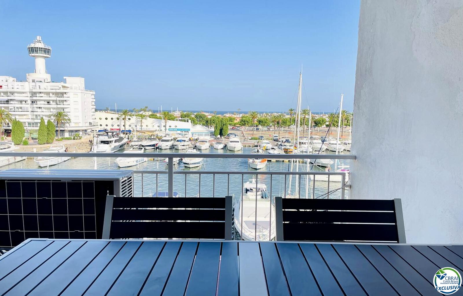 Apartamento totalmente renovado con terraza y espectaculares vistas al canal y al mar, en una de las zonas más buscadas de Empuriabrava - Port Grec - Ref. CBR6649 - foto 2