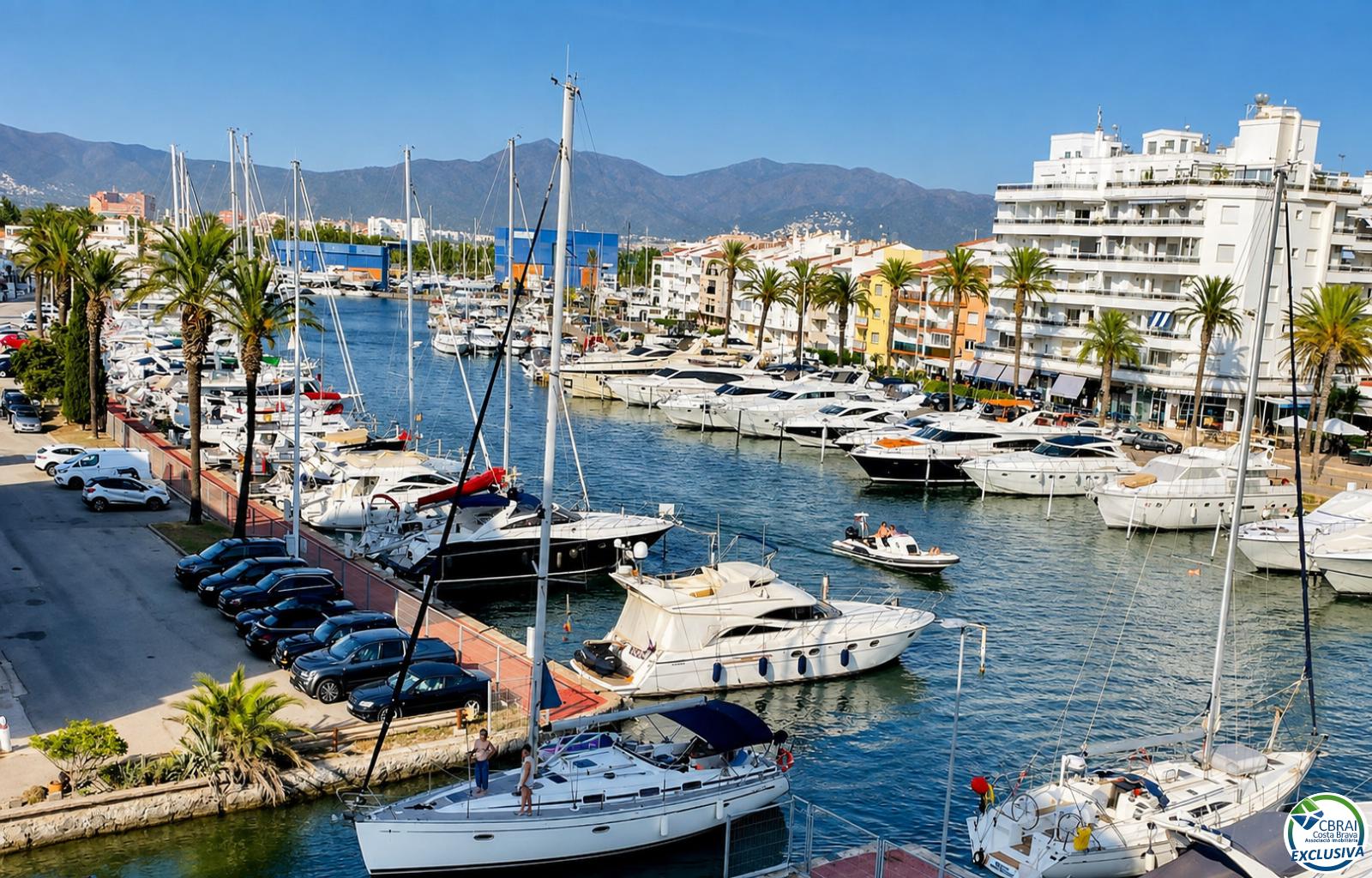 Apartamento totalmente renovado con terraza y espectaculares vistas al canal y al mar, en una de las zonas más buscadas de Empuriabrava - Port Grec - Ref. CBR6649 - foto 13