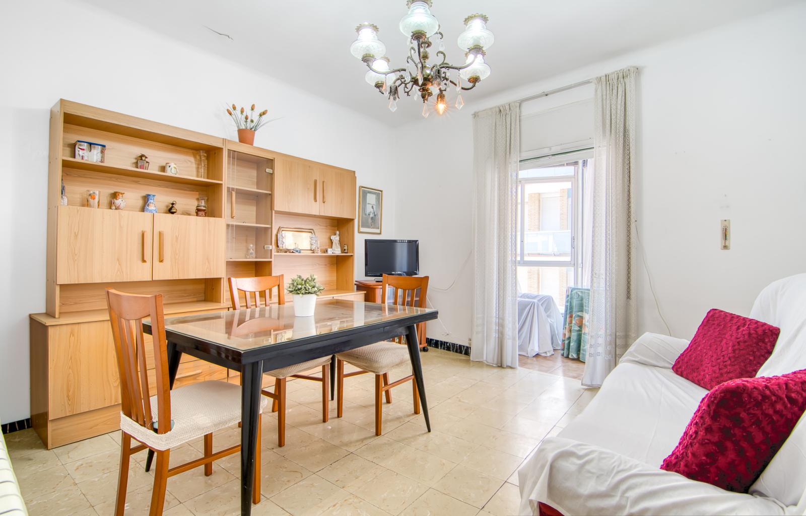 Would you like to live on one of the streets with the most history and character in Roses—practically right by the water—and enjoy the authentic Mediterranean essence every day? - Centre - Ref. CBR6537 - photo 20
