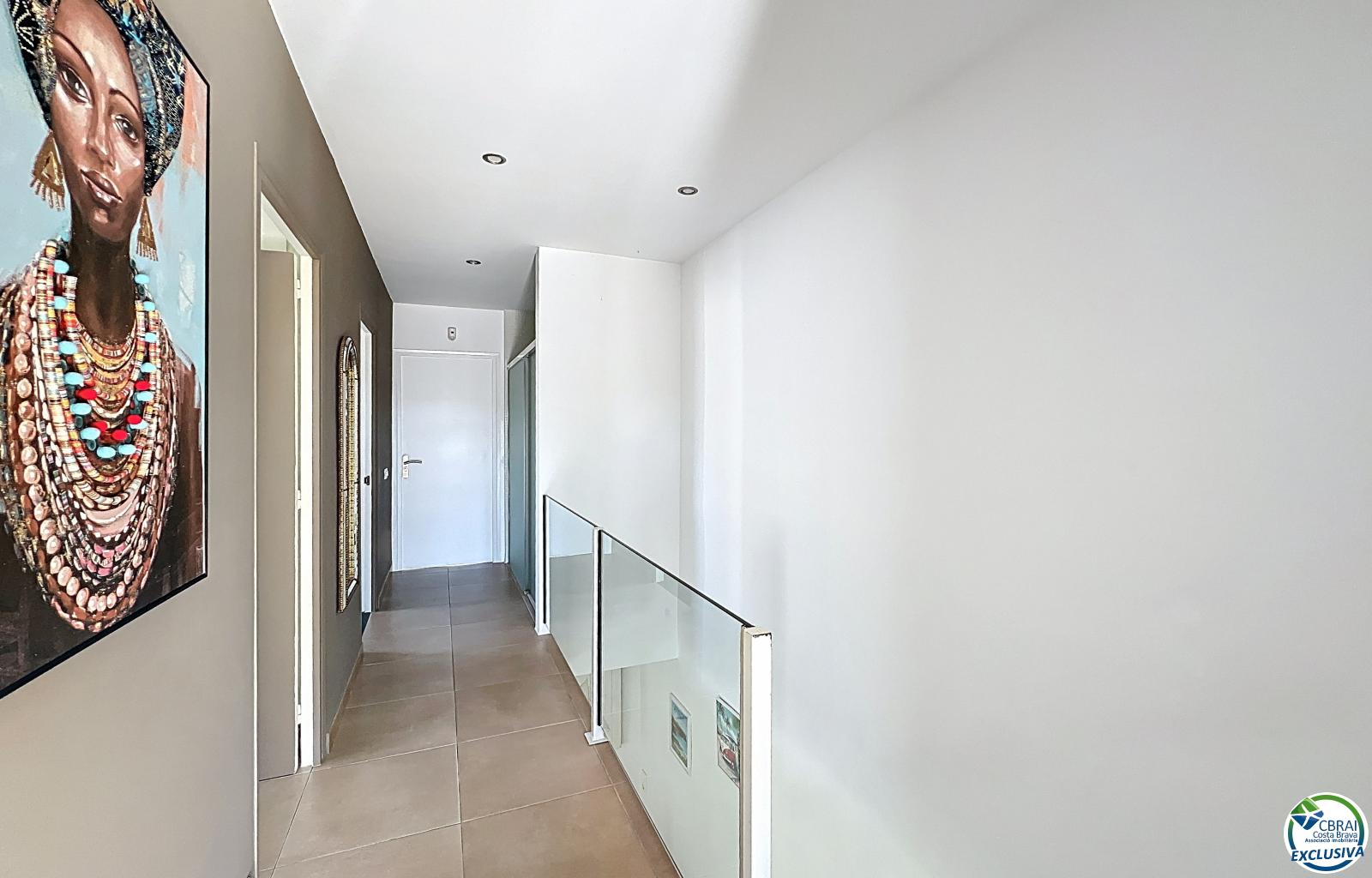 Renovated house in the south, featuring a pool and access to a wide canal in Empuriabrava. - Llobregat - Ref. CBR6415 - photo 32