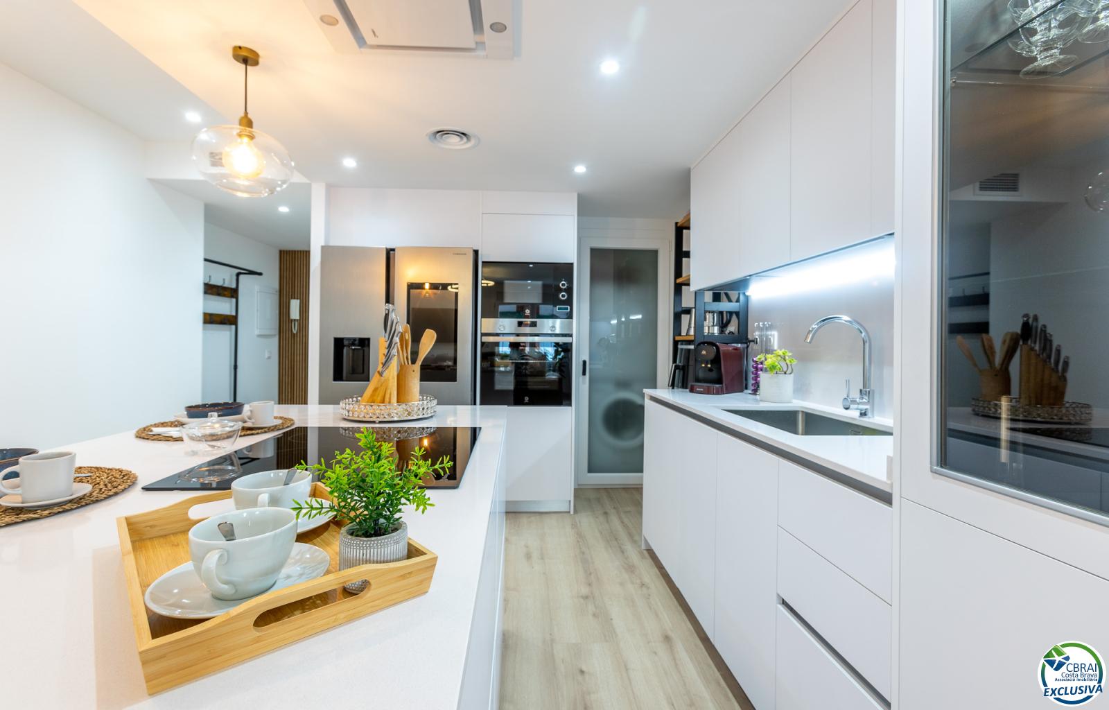 Renovated apartment with 3 bedrooms 100 m from the beach in Roses. - Centre - Ref. CBR6355 - photo 4