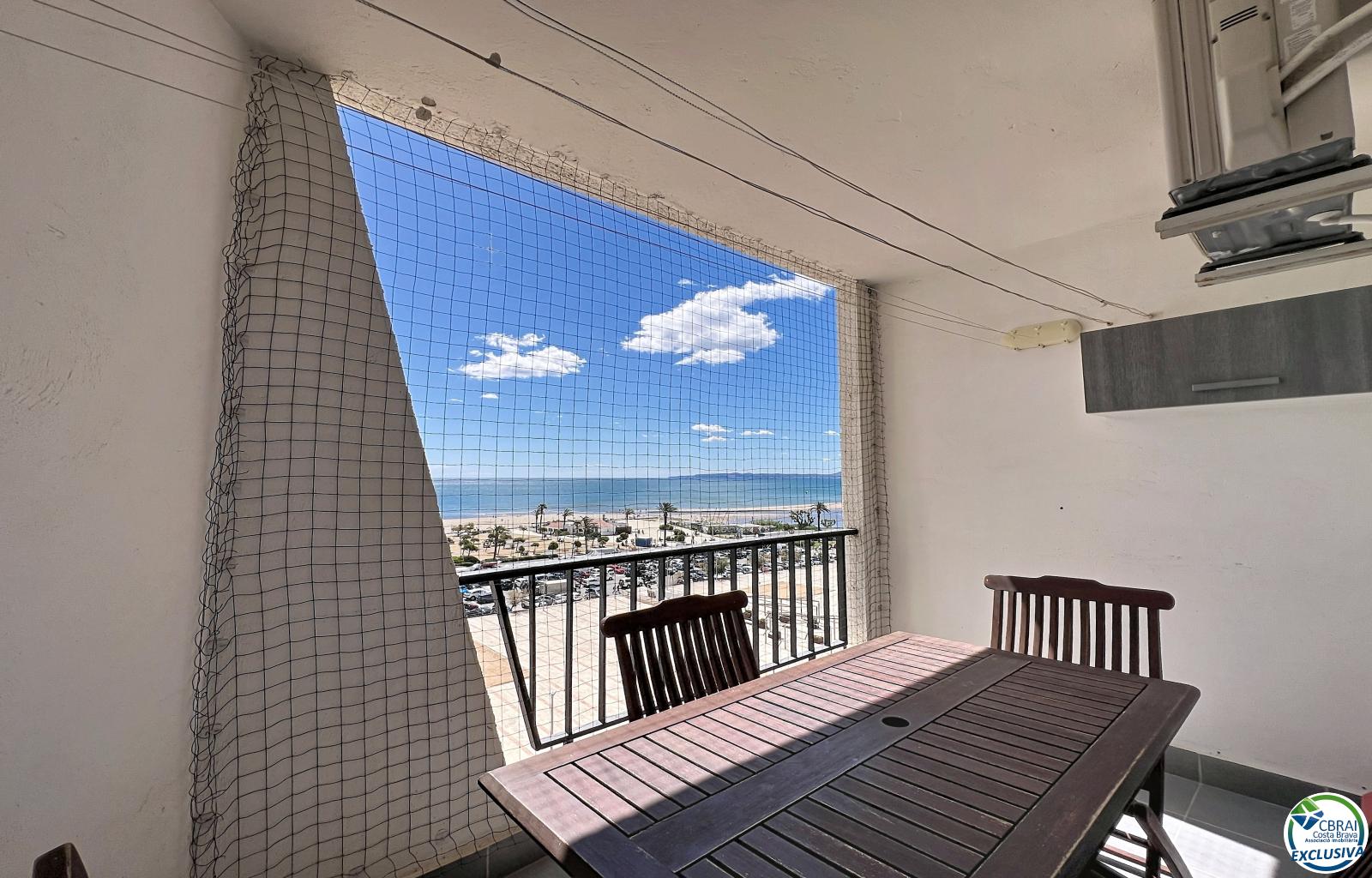 Renovated apartment with sea views on the beachfront in Empuriabrava. - Muga - Ref. CBR6640 - photo 4