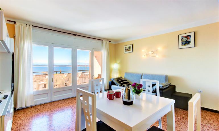 Encantador apartamento con vistas al mar en la zona del puerto de Roses