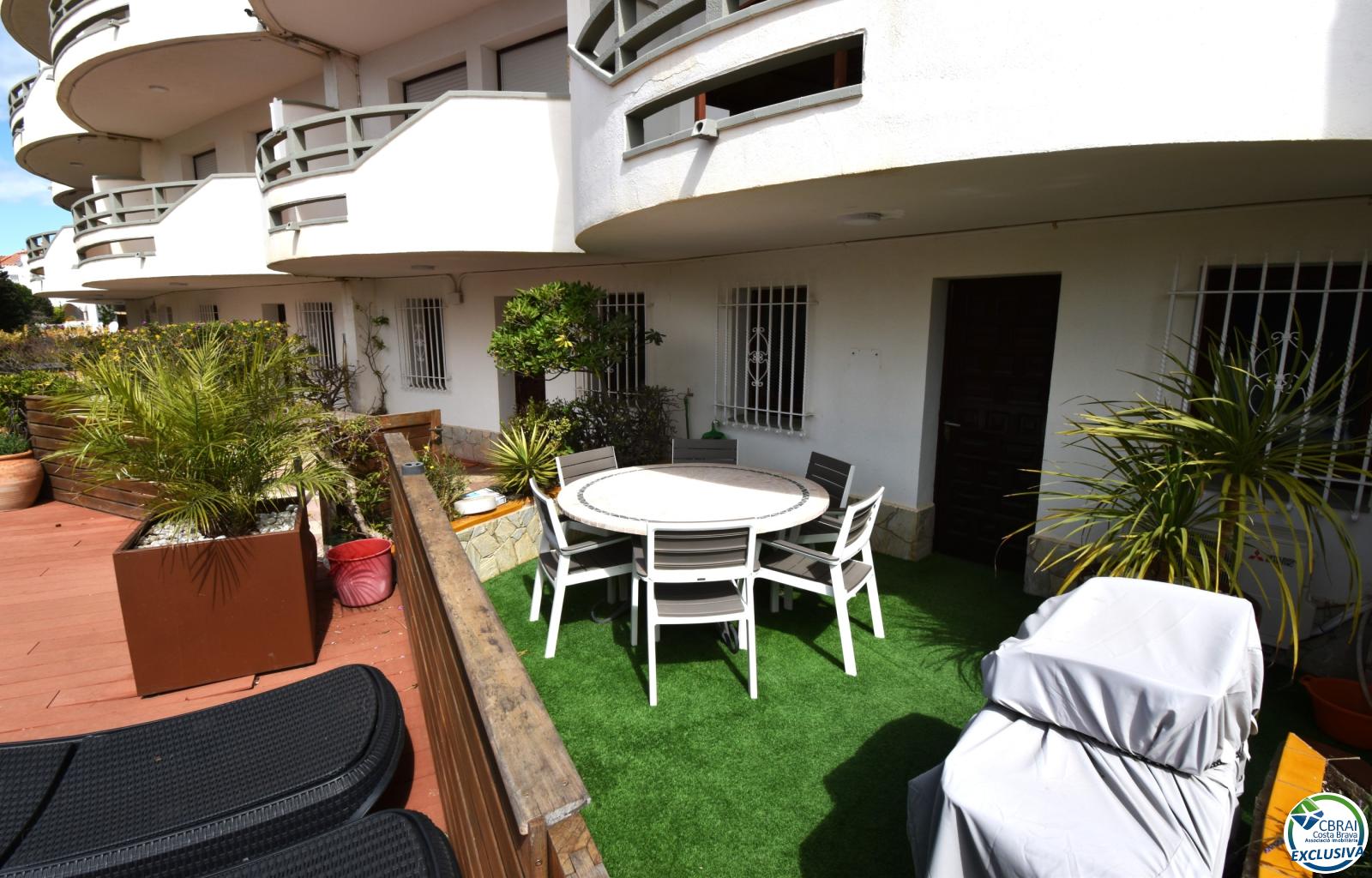 EMPURIABRAVA: Exclusive complex of six houses with moorings on the seafront for sale - Salins - Ref. CBR6609 - photo 16