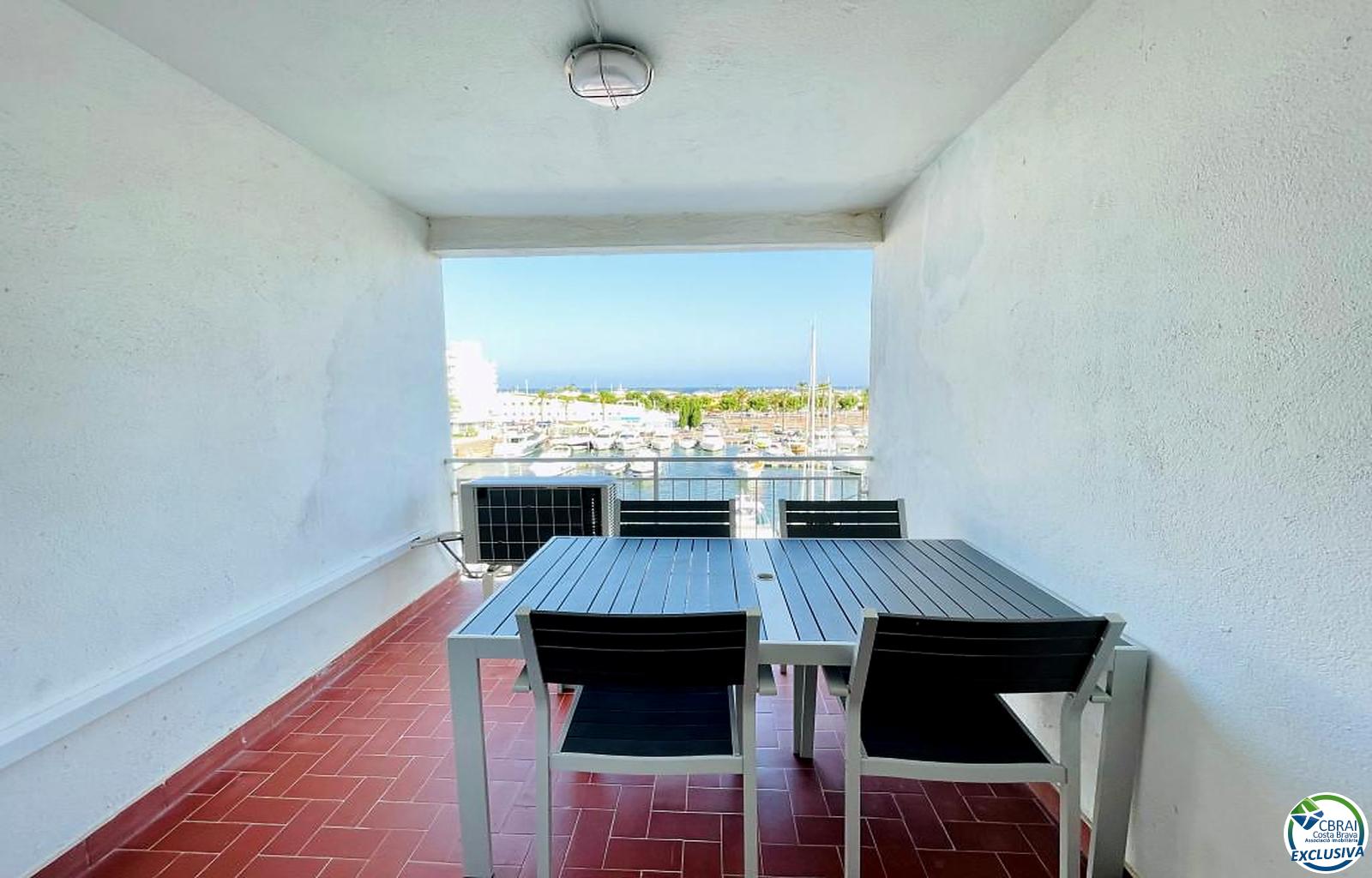 Apartamento totalmente renovado con terraza y espectaculares vistas al canal y al mar, en una de las zonas más buscadas de Empuriabrava - Port Grec - Ref. CBR6649 - foto 4