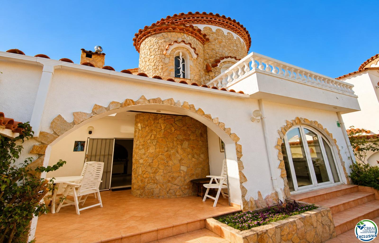 Villa de caractère, terrain de 500 m² et amarrage privé à Empuriabrava - Ebre - Ref. CBR6631 - photo 4