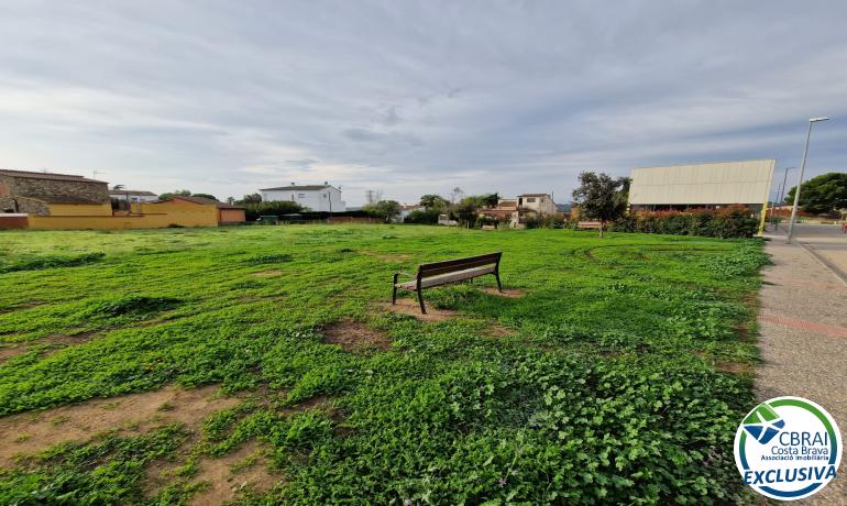 Venta de  Terreno en Garriguella, Costa Brava