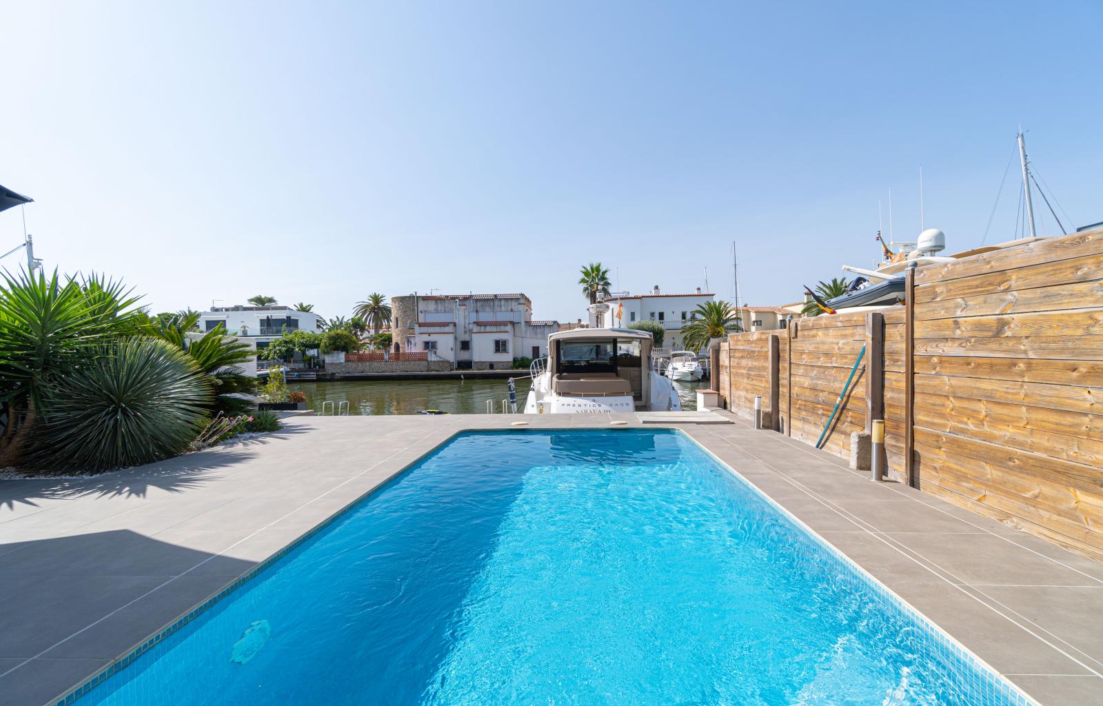 Elegant Waterfront villa with pool, private mooring and direct canal access in Santa Margarita - Santa Margarida - Ref. CBR6598 - photo 16