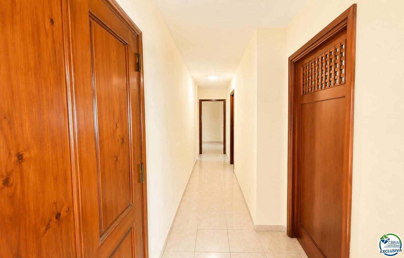 2-bedroom flat with 3 terraces – 79 m² - Casc Urbà - Ref. CBR6619 - photo 3