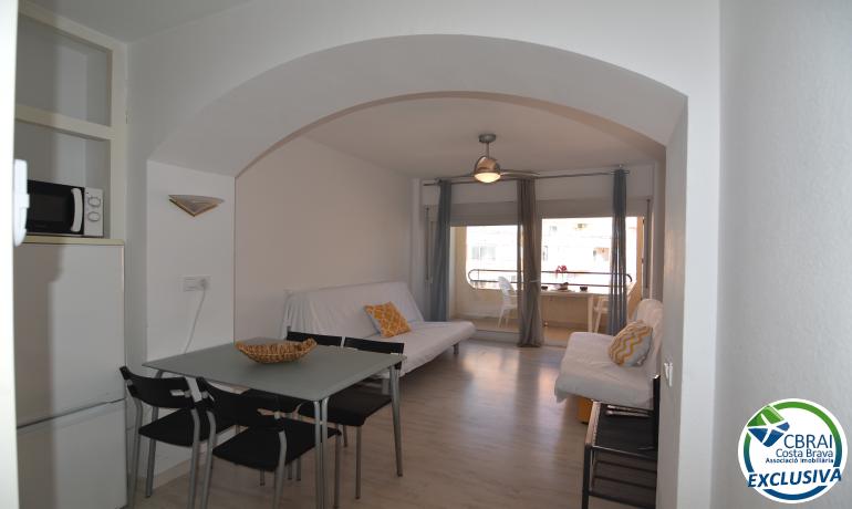 Renovated studio with community pools, garden and parking