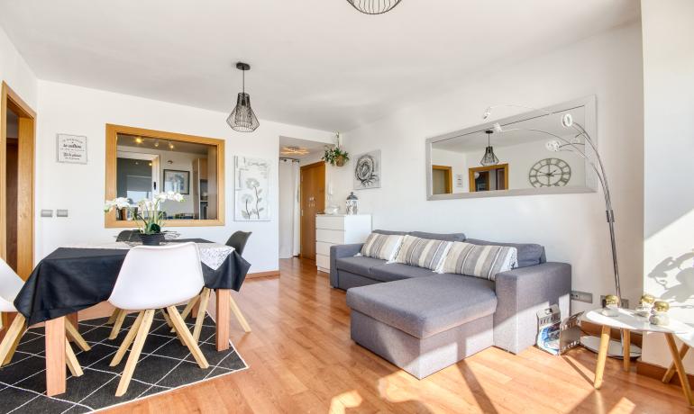 Charming apartment with sea views, just steps from the beach