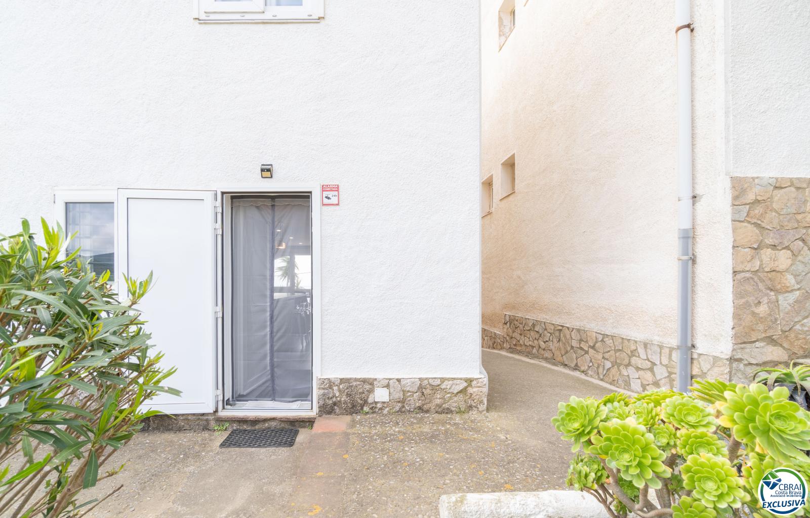 Semi-detached chalet for sale on Joan Timoneda Street - Canyelles - Ref. CBR6446 - photo 3
