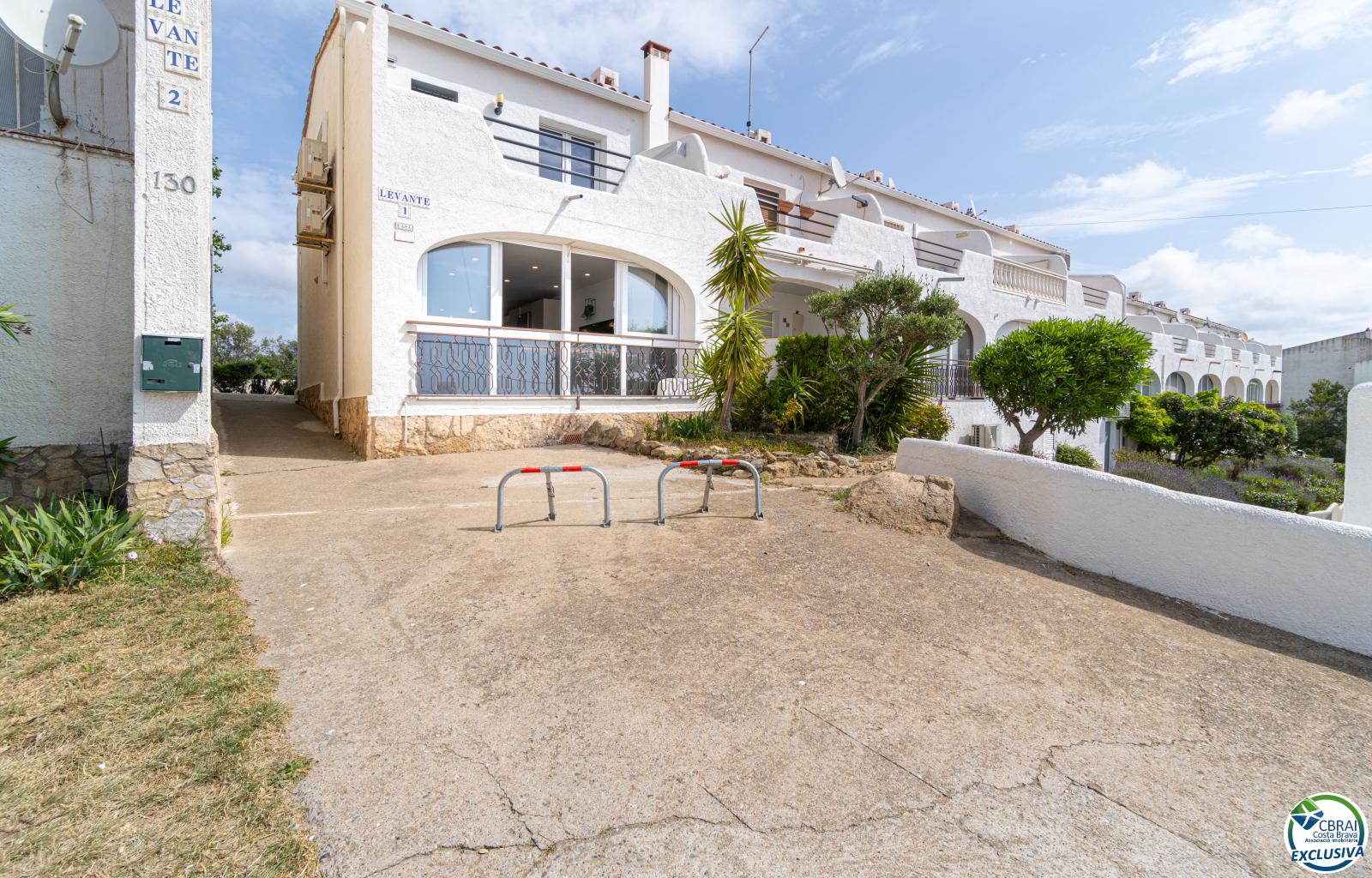 Semi-detached chalet for sale on Joan Timoneda Street - Canyelles - Ref. CBR6446 - photo 36