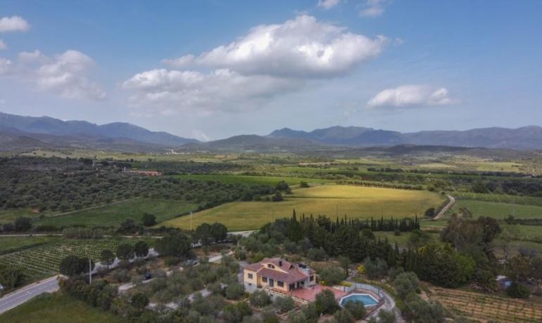 Magnifica vivienda sobre un terreno de 2 Has en Sant Climent Sescebes