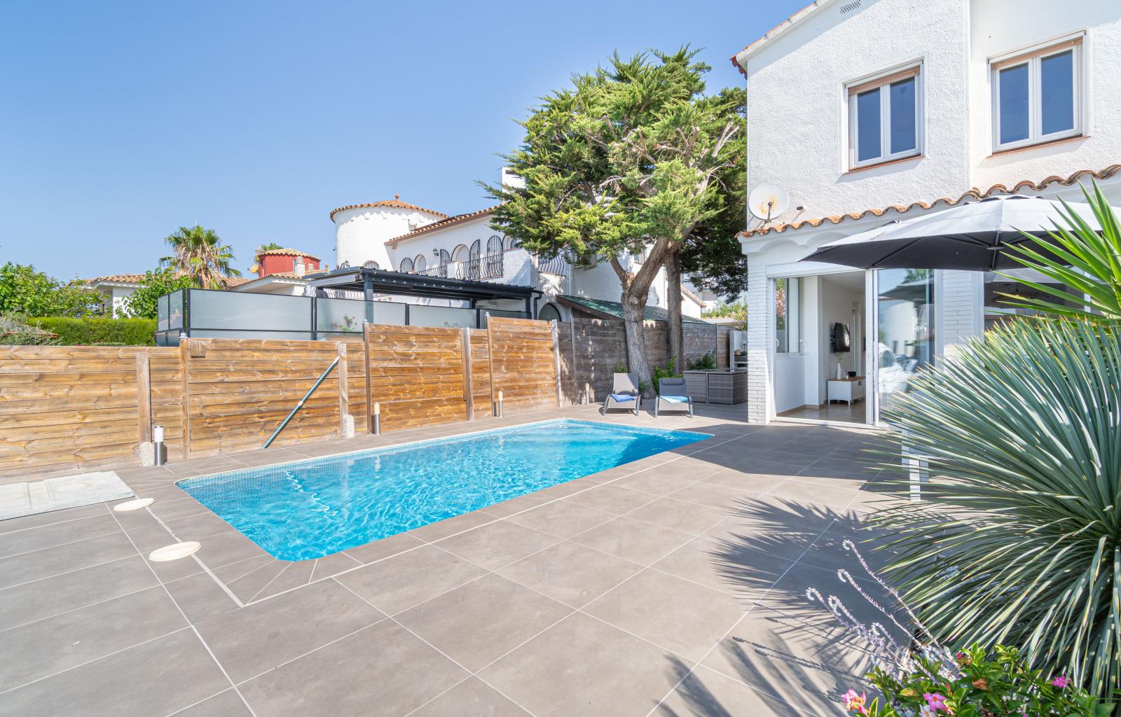 Elegant Waterfront villa with pool, private mooring and direct canal access in Santa Margarita - Santa Margarida - Ref. CBR6598 - photo 51