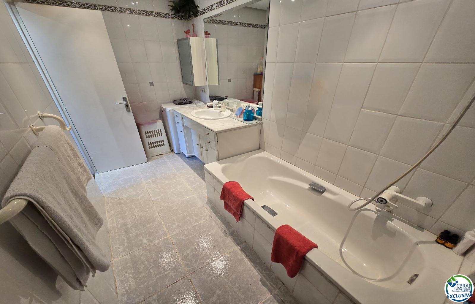 14x3.70 m Private Mooring Before the Bridges with Apartment & Parking - Salins - Ref. CBR6589 - photo 12