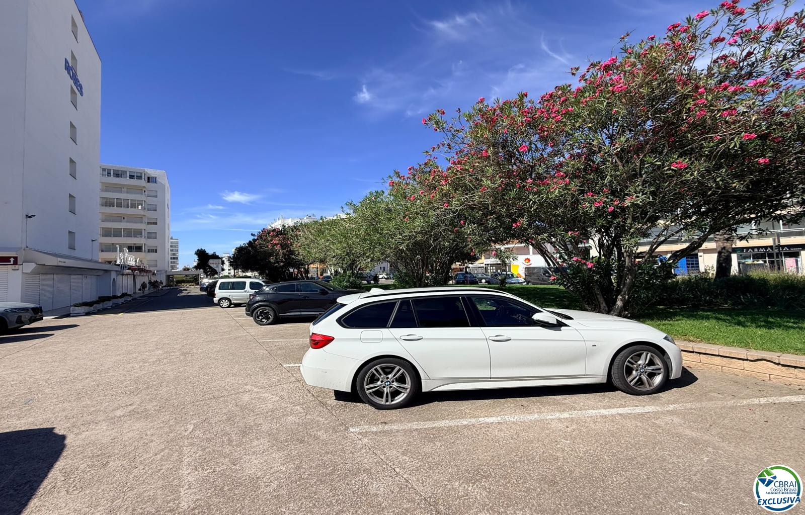 Seafront location, sea views, parking, swimming pools and gardens by the beach. - Santa Margarida - Ref. CBR6664 - photo 51