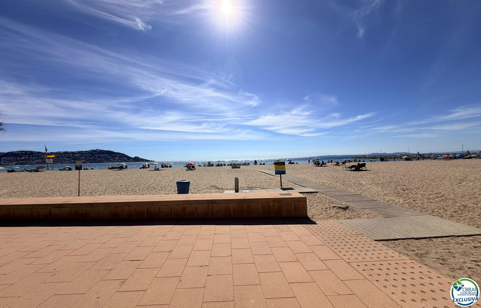 Seafront location, sea views, parking, swimming pools and gardens by the beach. - Santa Margarida - Ref. CBR6664 - photo 40