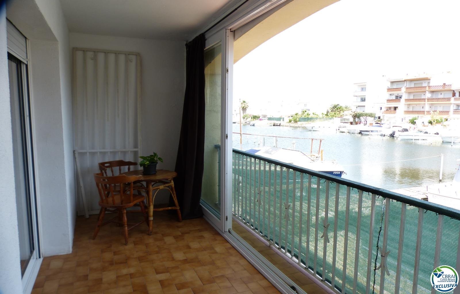 Large apartment for sale , 1 bedroom, canal view, mooring of 2,4 x 5,5 m , Port Emporda area in Empuriabrava
