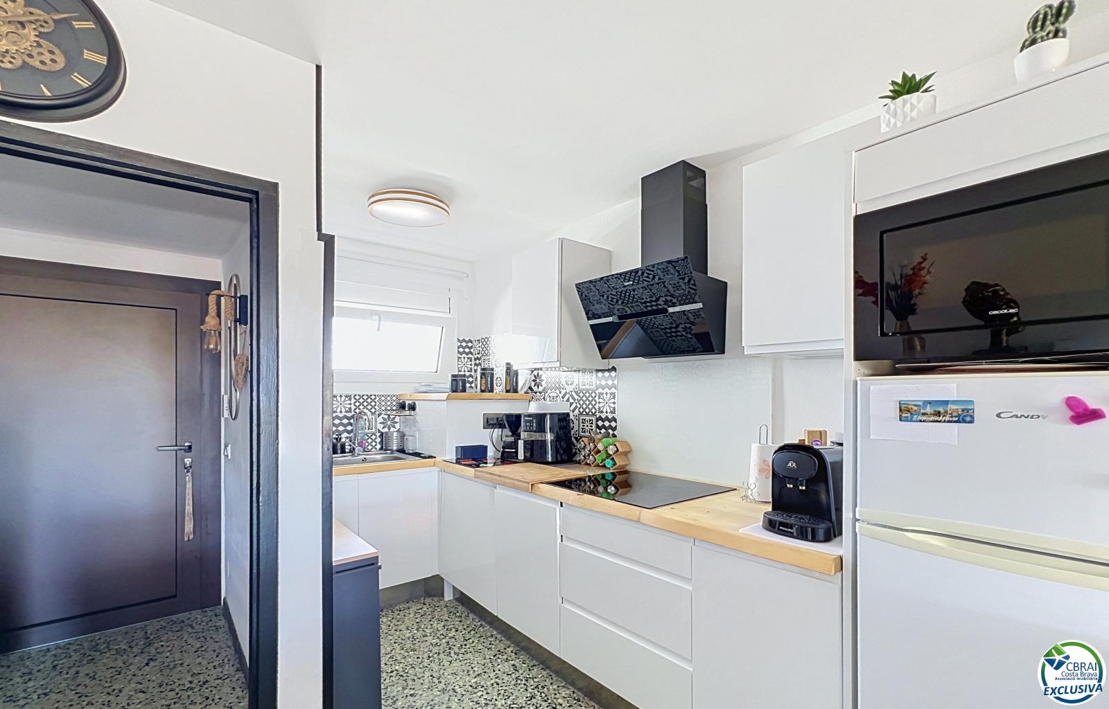Reformed apartment with terrace at 150 m from the beach – Empuriabrava - Sant Mori - Ref. CBR6644 - photo 12