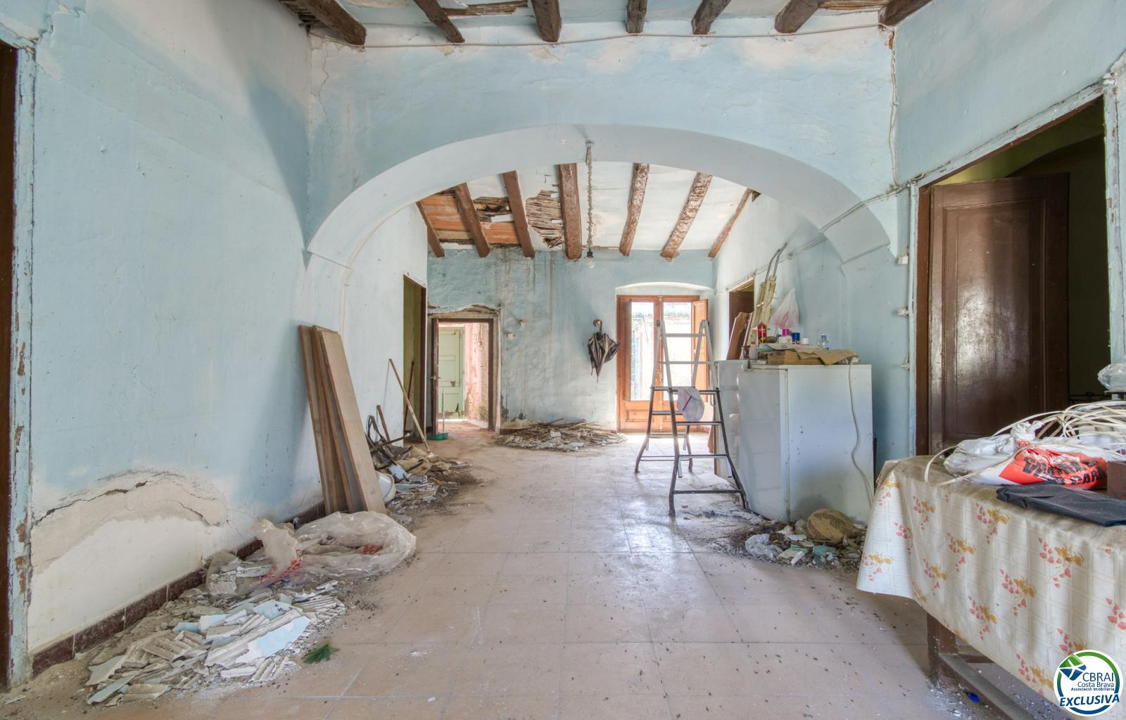 Authenticity and Potential: Village House with "Voltes Catalanes" in the Heart of Palau-saverdera - Centre - Ref. CBR6447 - photo 10