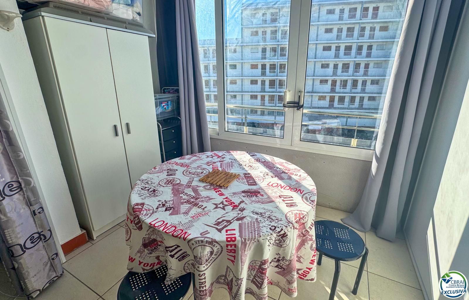 Studio lumineux rénové à 40 mètres de la mer, quartier du Salatar – Roses