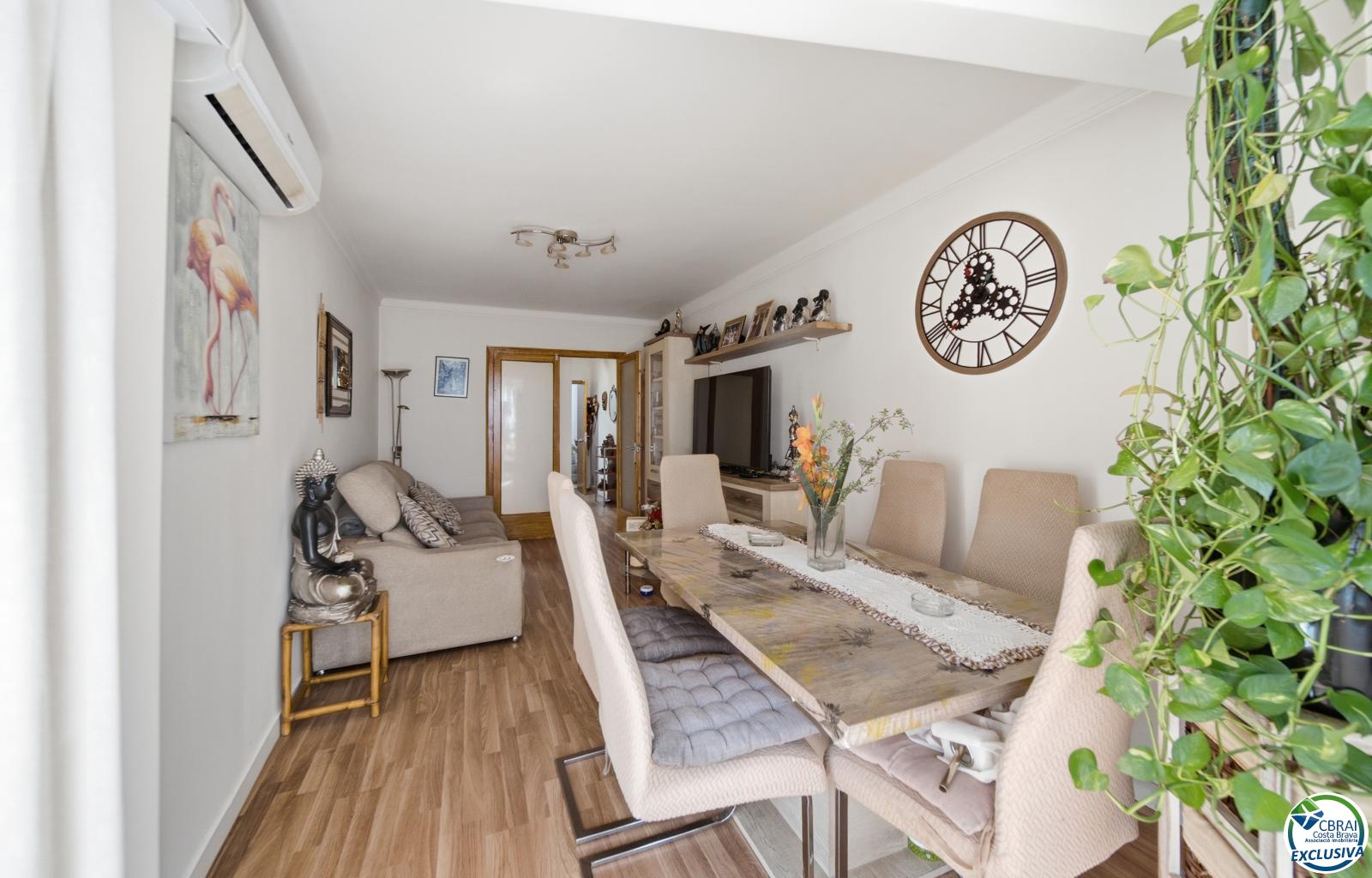 Apartment in the Heart of the Town Centre, Just 250 Metres from the Beach. - Ref. CBR6529 - photo 8