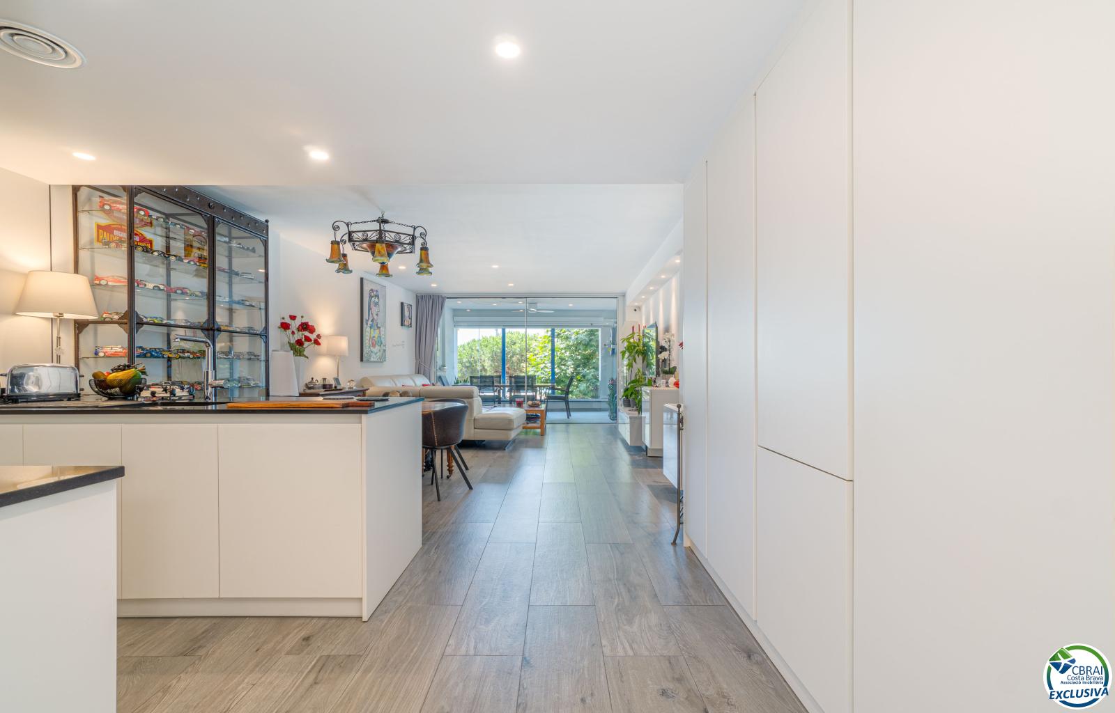 Magnificent Seafront Apartment - Centre - Ref. CBR5993 - photo 11