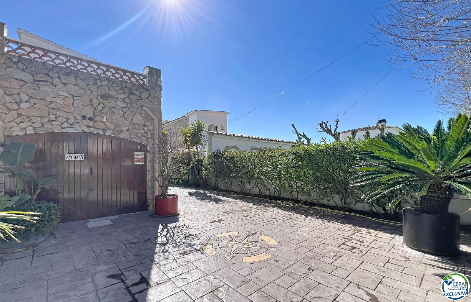 Renovated house in the south, featuring a pool and access to a wide canal in Empuriabrava. - Llobregat - Ref. CBR6415 - photo 42