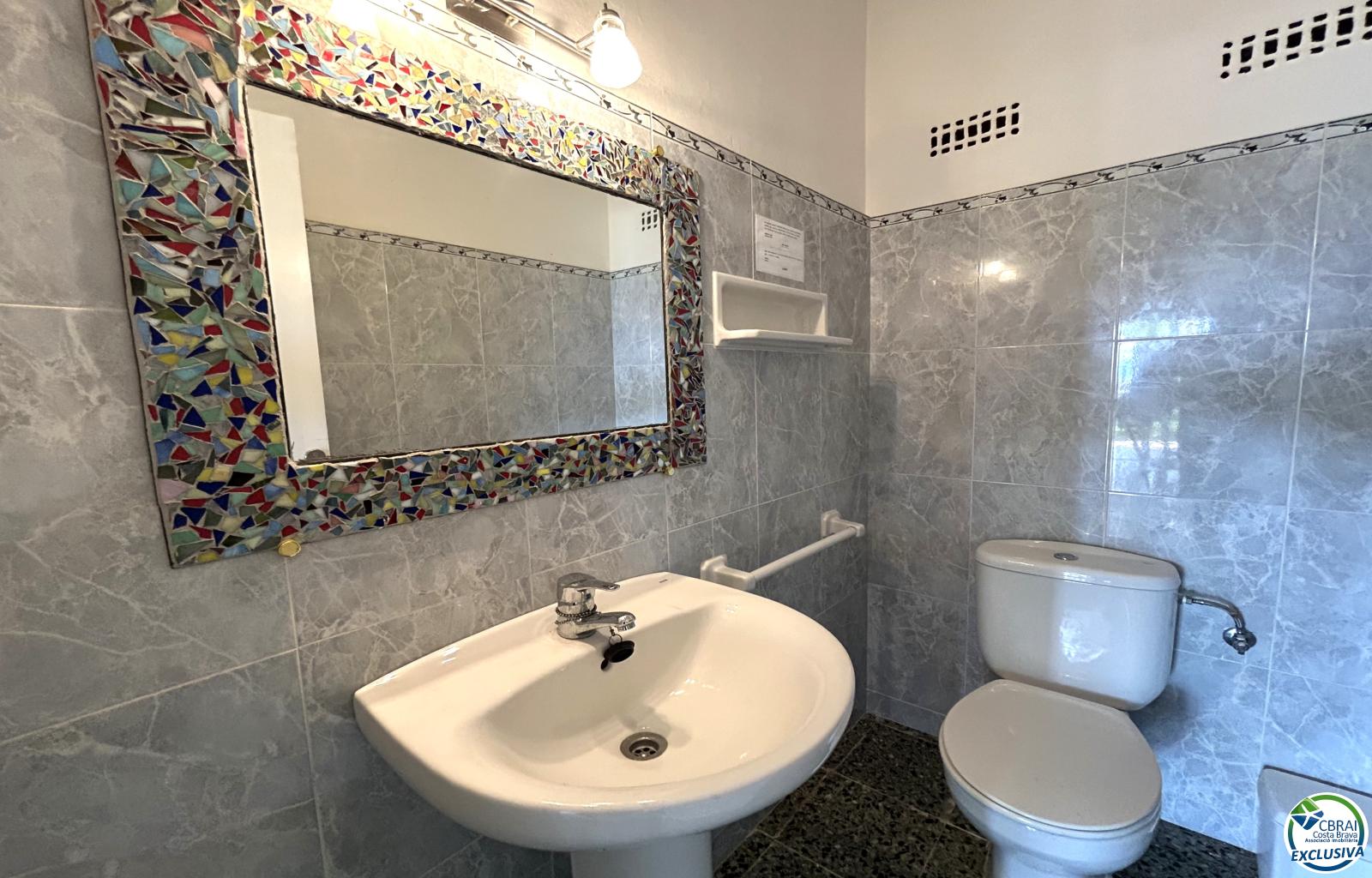 House in Llançà with a tourist license, sea views, and just a few meters from the beach. - Grifeu - Ref. CBR6637 - photo 30