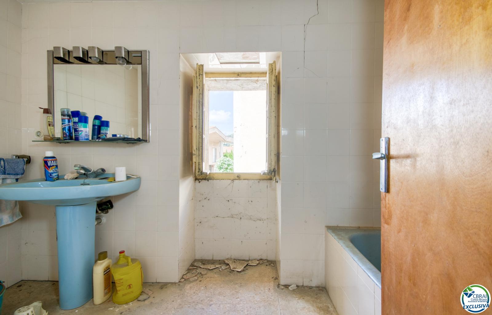Authenticity and Potential: Village House with "Voltes Catalanes" in the Heart of Palau-saverdera - Centre - Ref. CBR6447 - photo 11
