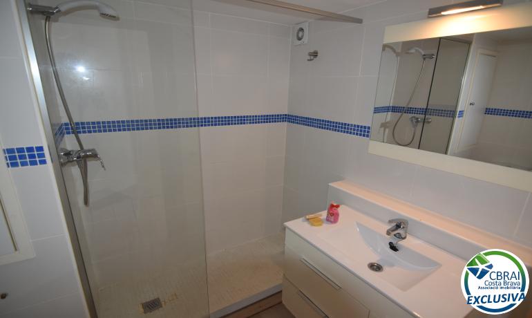 Renovated studio with community pools, garden and parking