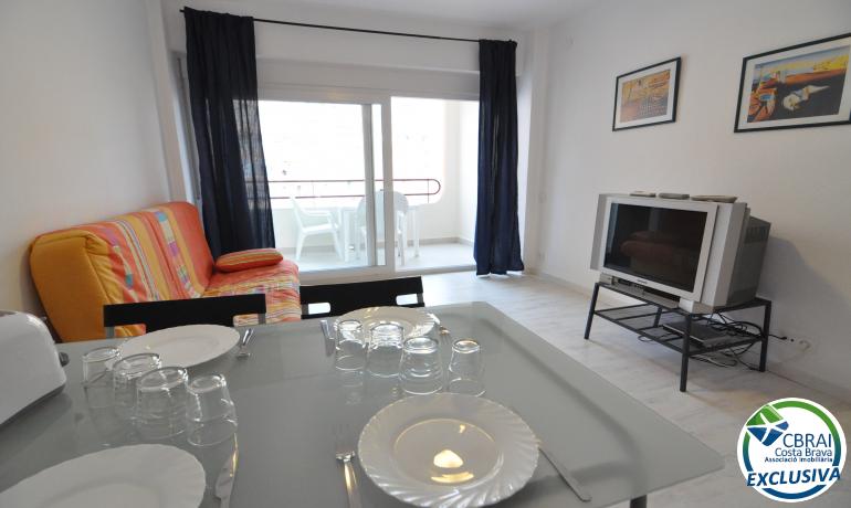 Renovated studio with community pools, garden and parking