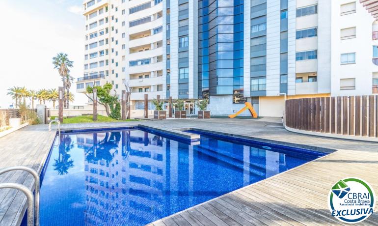 CRISTALL MAR Apartamento de 3 dormitorios con vistas al mar y con piscina comunitaria