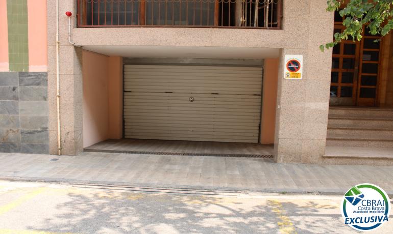 Plasa de parking en roses