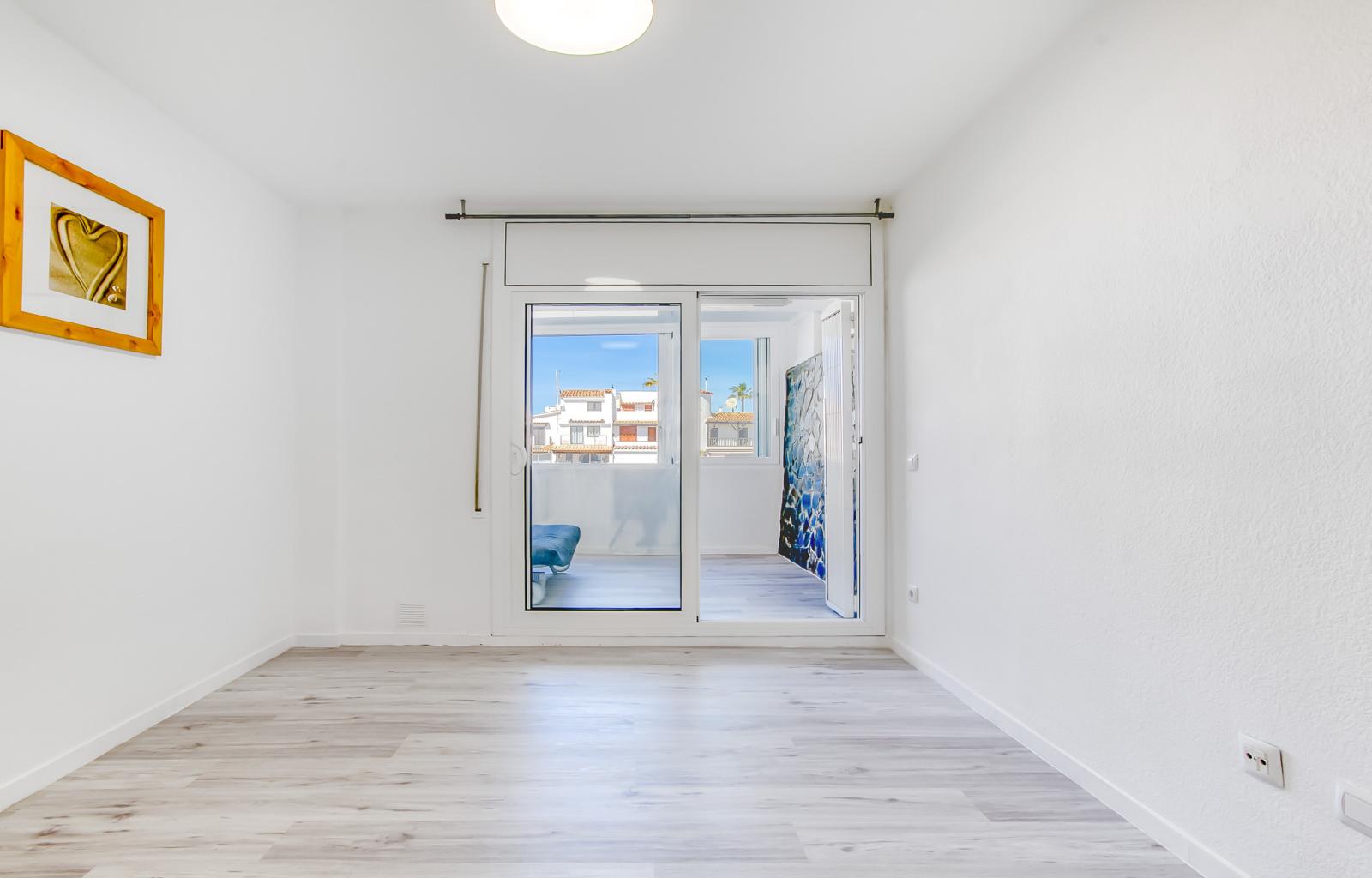 GROUND FLOOR APARTMENT IN EMPURIABRAVA WITH CANAL VIEWS - Poblat típic - Ref. CBR6431 - photo 3
