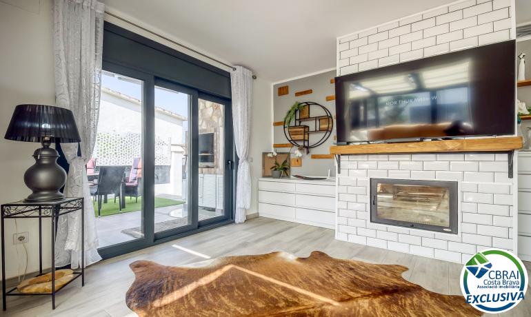 Preciosa casa reformada en el centro de Empuriabrava