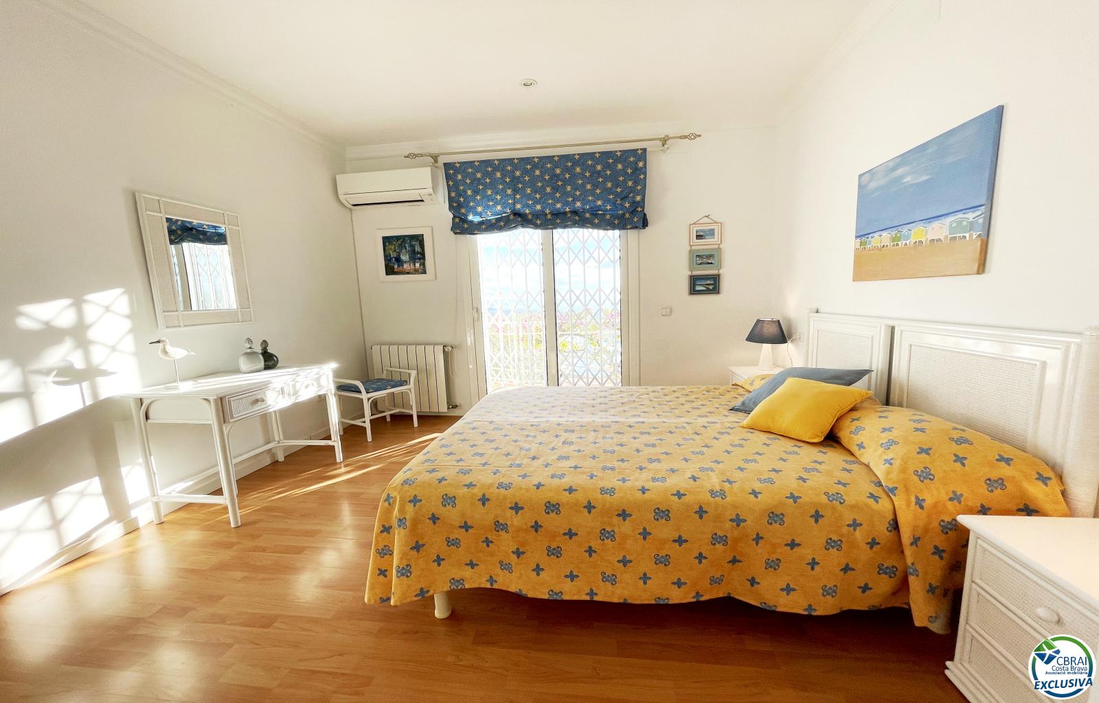 PANORAMIC VILLA WITH SEA VIEWS, PRIVATE POOL AND LARGE PLOT IN MAS FUMATS - Ref. CBR6372 - photo 12