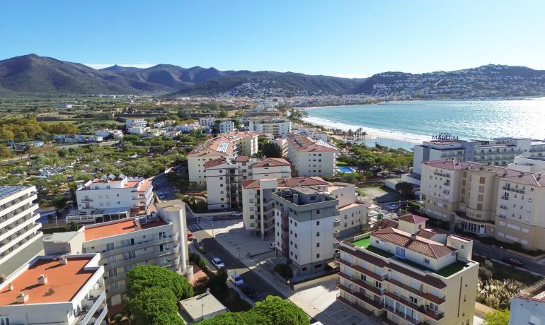 Duplex style penthouse with beautiful views 150 m from the beach