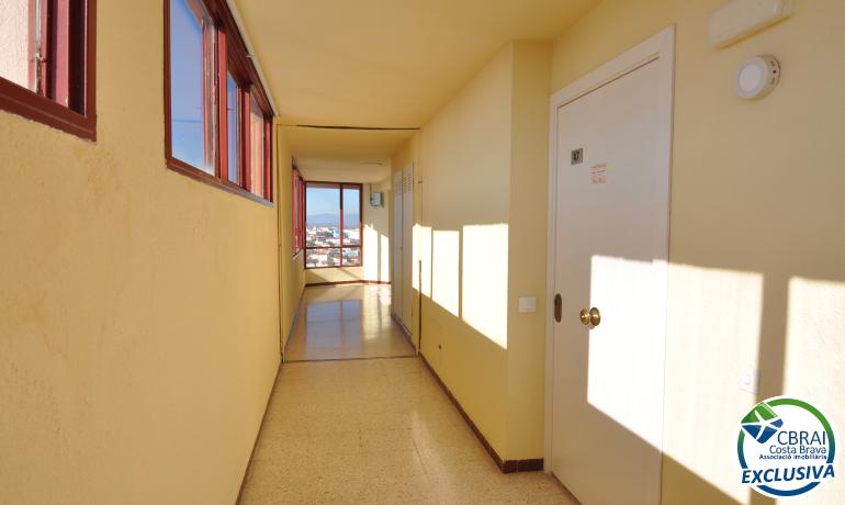 Renovated studio with community pools, garden and parking