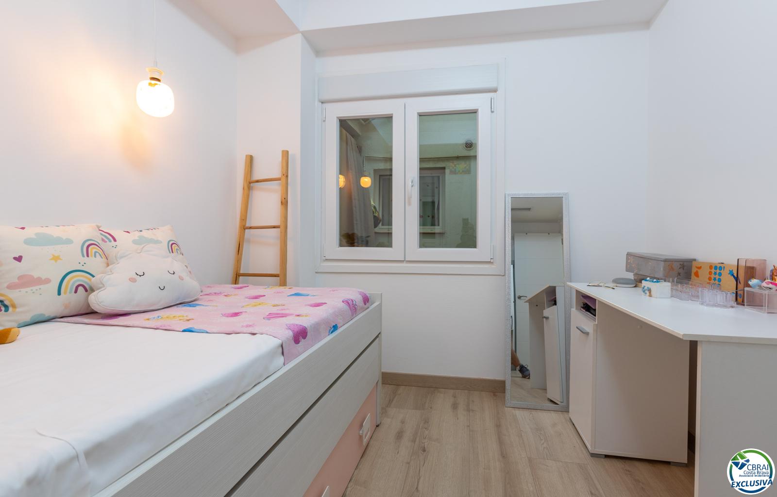 Renovated apartment with 3 bedrooms 100 m from the beach in Roses. - Centre - Ref. CBR6355 - photo 20